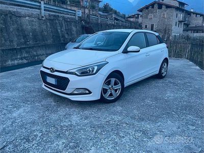 Usata Hyundai i20 84 CV (61 kW) 2015 Bianco Berlina