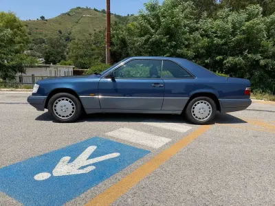 Usata Mercedes E200 136 CV (100 kW) 1994 Blu/azzurro Coupé