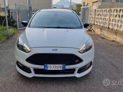 Usata Ford Focus ST 250 CV (183 kW) 2016 Grigio Station wagon
