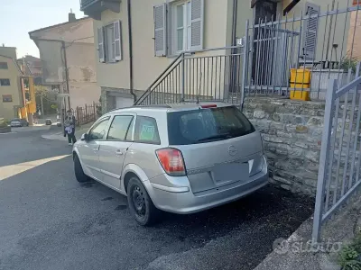 Begagnad Opel Astra 115 HK (84 kW) 2008 Grå Kombi