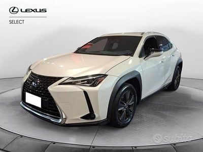 Usata Lexus UX 250h Executive Line 184 CV (135 kW) 2020 Bianco perla SUV