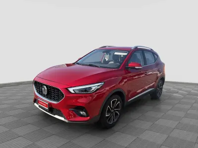 Usata MG ZS Luxury 106 CV (77 kW) 2023 Diamond red SUV