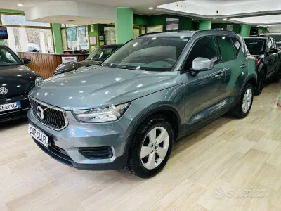 Usata Volvo XC40 Momentum 163 CV (119 kW) 2022 Grigio SUV