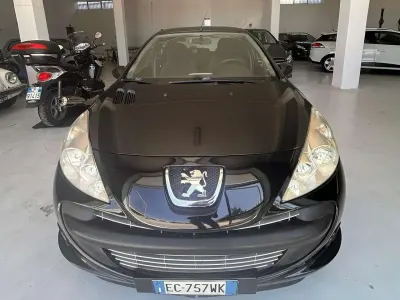 Gebraucht Peugeot 206+ 68 PS (50 kW) 2010 Schwarz Kleinwagen