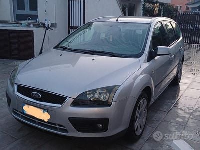 Begagnad Ford Focus 116 HK (85 kW) 2007 Grå Kombi