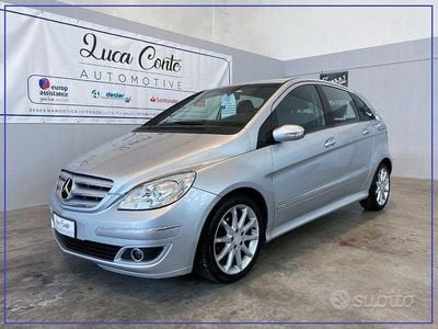 Usata Mercedes B200 140 CV (102 kW) 2006 Grigio Monovolume