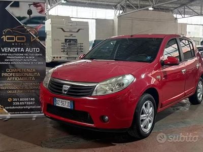 Usata Dacia Sandero Ambiance 72 CV (52 kW) 2009 Rosso Berlina