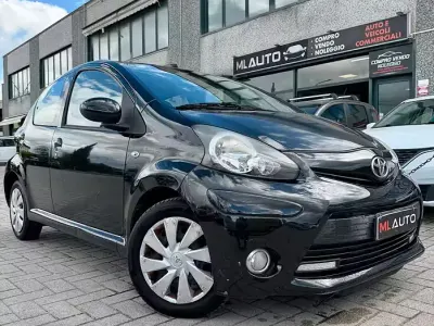 Begagnad Toyota Aygo Connect Style 68 HK (50 kW) 2013 Svart Halvkombi