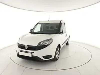 Usata Fiat Doblò 99 CV (72 kW) 2023 Bianco Monovolume