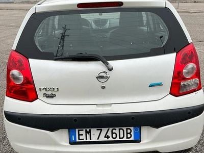 Usata Nissan Pixo 68 CV (50 kW) 2011 Bianco Utilitaria