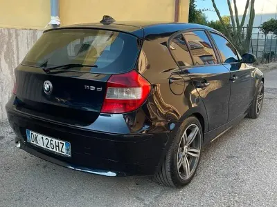 Usata BMW 118 122 CV (89 kW) 2007 Blu Utilitaria