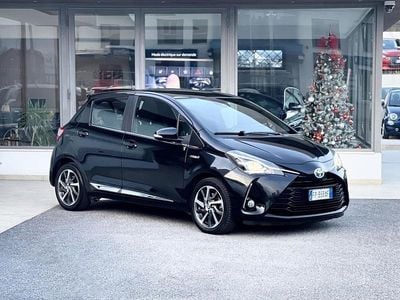 Usata Toyota Yaris Hybrid 73 CV (53 kW) 2018 Nero Berlina