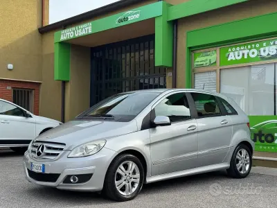 Occasion Mercedes B180 109 PK (80 kW) 2011 Grijs MPV
