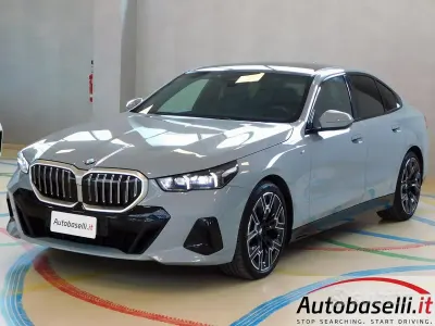 Usata BMW 520 M Sport 197 CV (144 kW) 2023 Grigio Berlina
