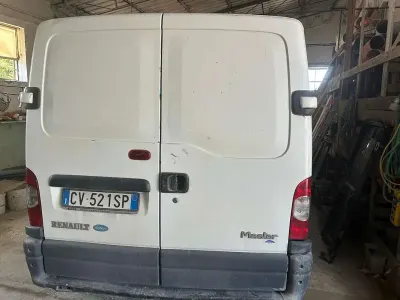 Usata Renault Master 99 CV (72 kW) 2005 Bianco Furgone