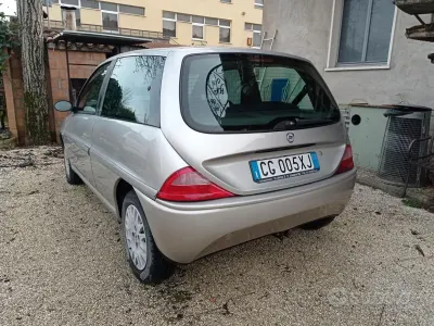 Usata Lancia Ypsilon 60 CV (44 kW) 2003 Grigio Utilitaria