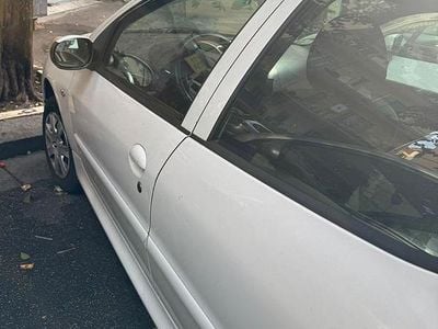 Usata Peugeot 206+ 60 CV (44 kW) 2006 Bianco Utilitaria