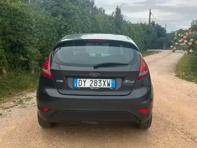 Begagnad Ford Fiesta Titanium 68 HK (50 kW) 2009 Grå Sedan