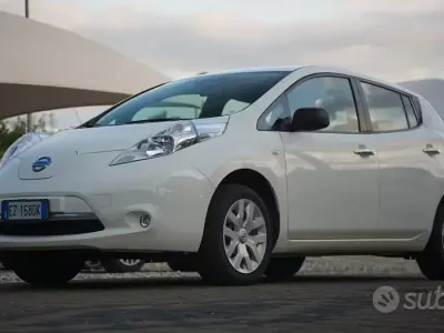 Usata Nissan Leaf Visia 80 kW (109 CV) 2015 Bianco Utilitaria