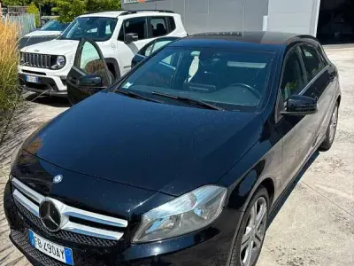 Usata Mercedes A160 Executive 90 CV (66 kW) 2015 Nero Utilitaria