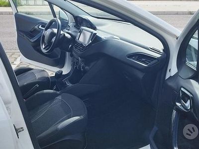 Usata Peugeot 208 68 CV (50 kW) 2014 Bianco Utilitaria