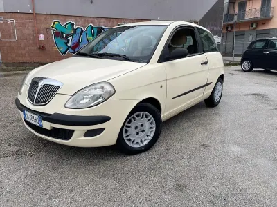 Usata Lancia Ypsilon 60 CV (44 kW) 2004 Beige Utilitaria