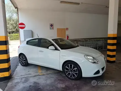 Usata Alfa Romeo Giulietta 105 CV (77 kW) 2011 Bianco Utilitaria