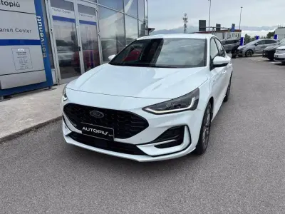 Begagnad Ford Focus ST-Line 125 HK (91 kW) 2023 Vit Sedan
