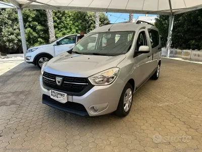 Usata Dacia Dokker Essentiel 102 CV (75 kW) 2018 Argento Monovolume