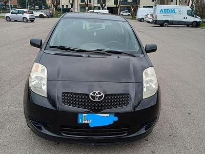 Usata Toyota Yaris 65 CV (47 kW) 2008 Nero Utilitaria
