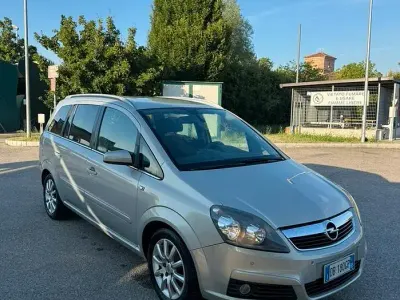 Usata Opel Zafira 120 CV (88 kW) 2006 Grigio Monovolume