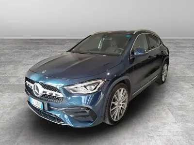 Usata Mercedes GLA200 Premium 150 CV (110 kW) 2023 Blu/azzurro SUV