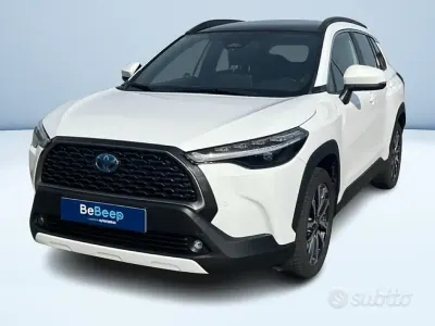 Usata Toyota Corolla Cross Lounge 152 CV (111 kW) 2022 Bianco SUV