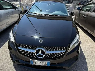 Usata Mercedes A180 Premium 109 CV (80 kW) 2017 Nero Utilitaria