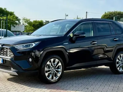 Usata Toyota RAV4 Hybrid Lounge 178 CV (130 kW) 2021 Nero SUV