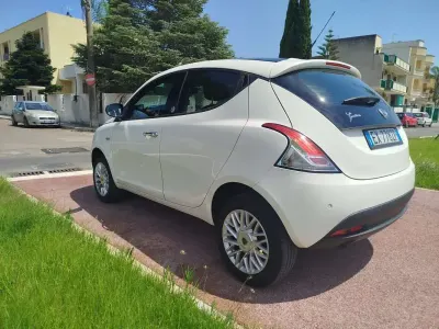 Usata Lancia Ypsilon 80 CV (58 kW) 2015 Utilitaria