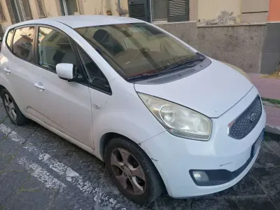 Usata Kia Venga Active 90 CV (66 kW) 2010 Bianco Utilitaria