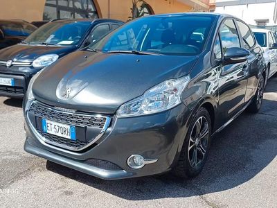 Usata Peugeot 208 Allure 95 CV (69 kW) 2015 Grigio Utilitaria