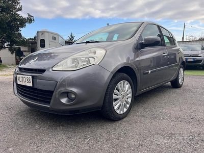 Usata Renault Clio II Luxe 74 CV (54 kW) 2010 Grigio Berlina