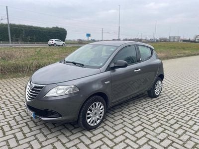 Usata Lancia Ypsilon Gold 85 CV (62 kW) 2014 Grigio Utilitaria
