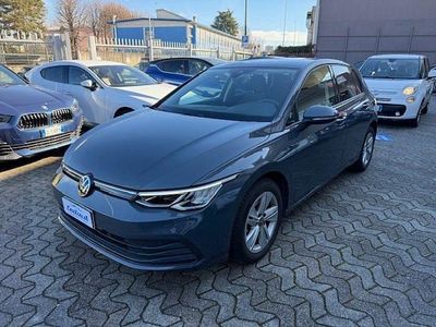 Usata VW Golf VIII Life 131 CV (96 kW) 2021 Grigio Berlina