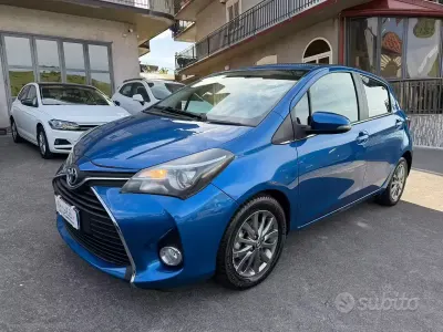 Occasion Toyota Yaris Lounge 90 ch (66 kW) 2016 Bleue Berline