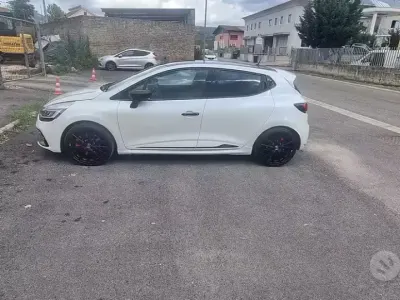 Käytetty Renault Clio V R.S. 220 HP (161 kW) 2022 Sedan