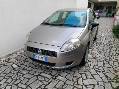 Usata Fiat Grande Punto 65 CV (47 kW) 2008 Grigio Utilitaria