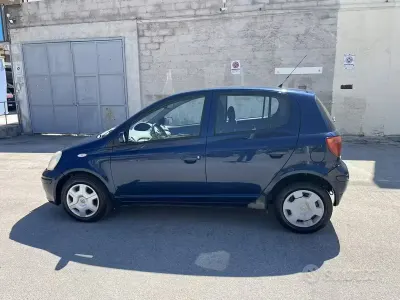 Usata Toyota Yaris Sol 65 CV (47 kW) 2003 Blu Berlina