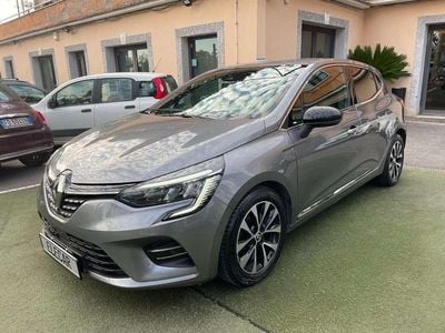 Używany Renault Clio V Techno 101 KM (74 kW) 2023 Szary Sedan/Limuzyna