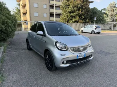 Usata Smart ForFour Prime 71 CV (52 kW) 2015 Argento Utilitaria
