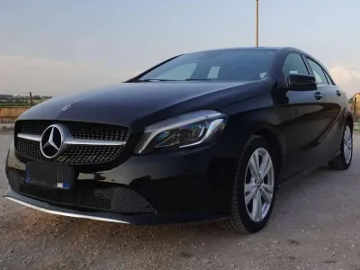 Usata Mercedes 180 Premium 109 CV (80 kW) 2017 Nero Berlina