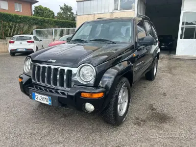 Usata Jeep Cherokee 143 CV (105 kW) 2003 Nero SUV