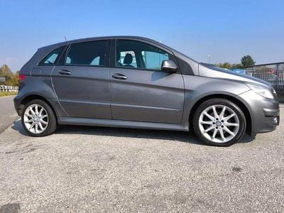 Usata Mercedes B180 80 CV (58 kW) 2007 Gray Monovolume